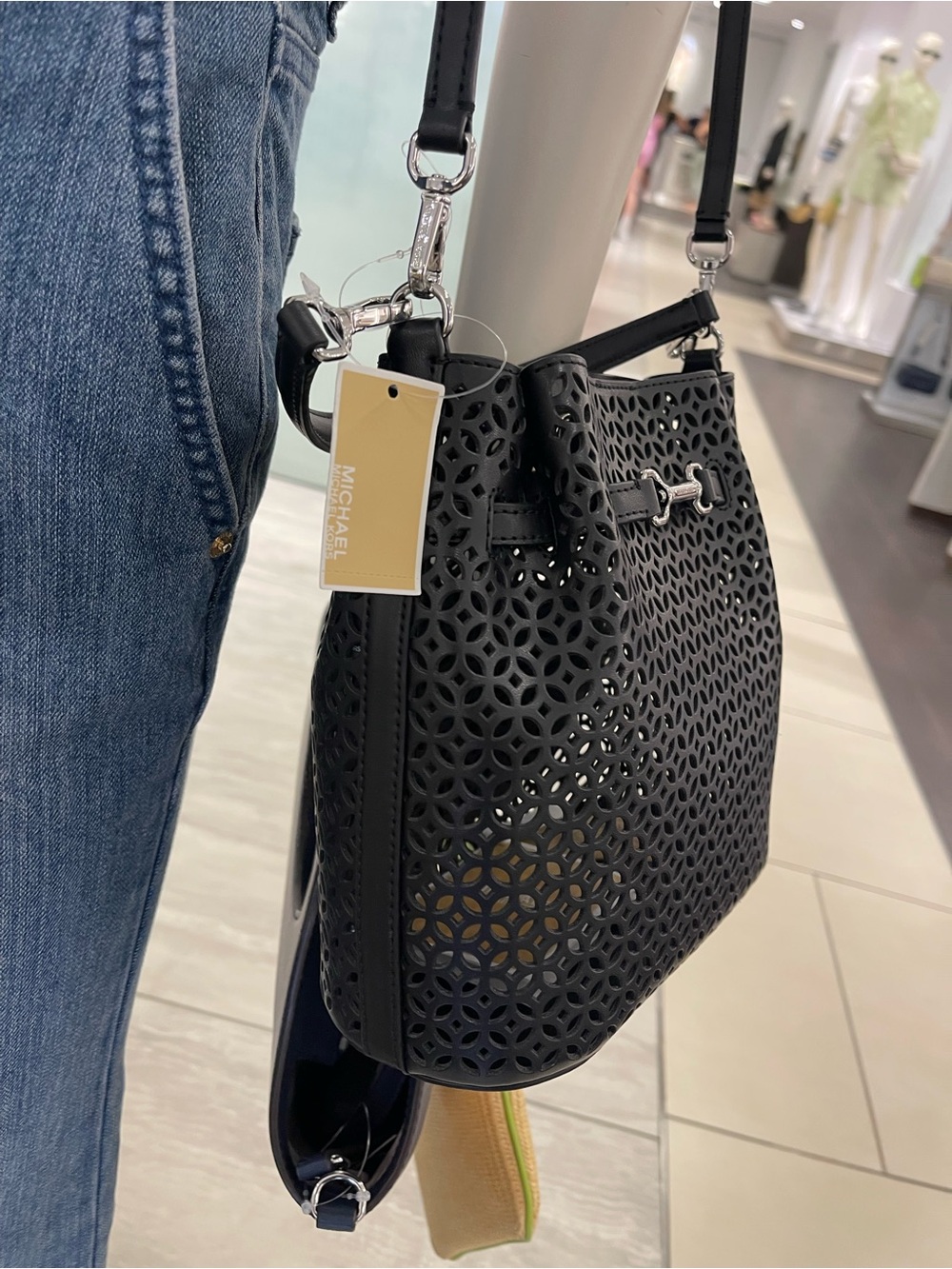 NWT MICHAEL KORS Carson Small Floral Laser-Cut Bucket Bag in Black - Picture 7 of 14